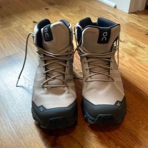 On Cloudrock mens hiking boots